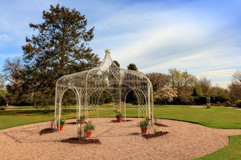 Comment couvrir une pergola en fer ?