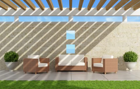 Pourquoi choisir une pergola murale ?